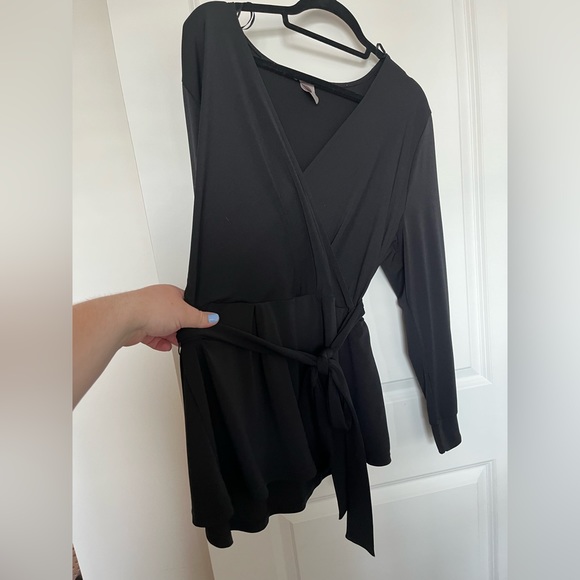 H&M Waist Bow Tie Party Shirt - Picture 2 of 3